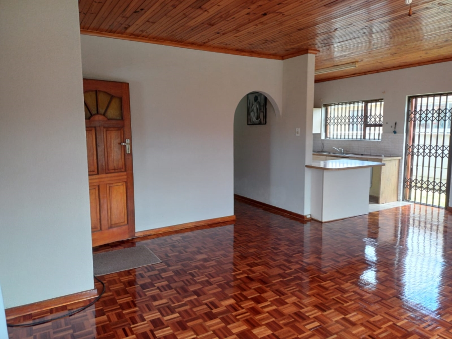 To Let 3 Bedroom Property for Rent in Wavecrest Eastern Cape